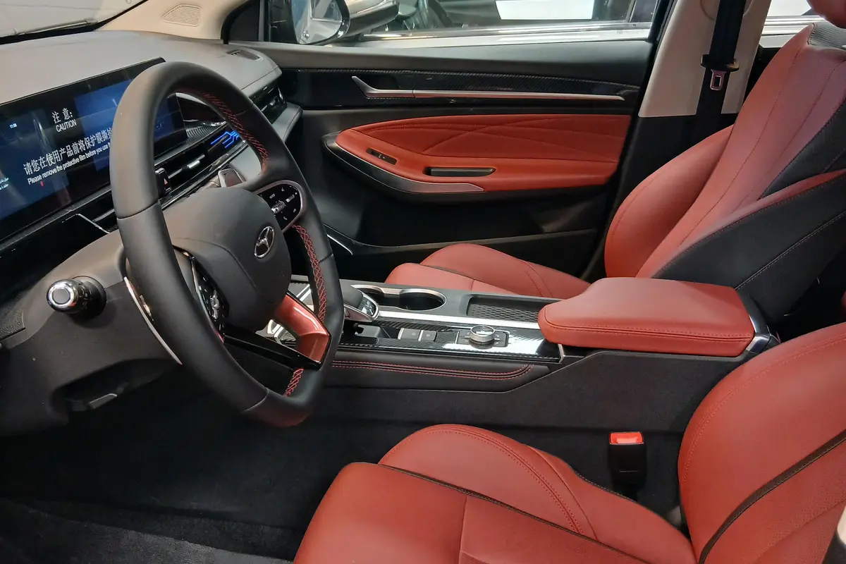 فونیکس،  آریزو 6 جی تی (Z6 GT)
