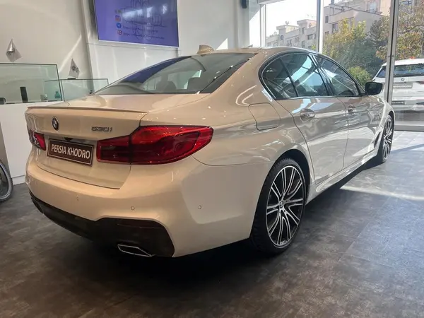 ب ام و، سری 5 سدان