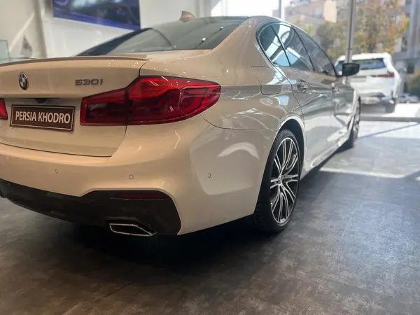 ب ام و، سری 5 سدان