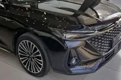 فونیکس، آریزو 8 هیبرید (Z8 PHEV)