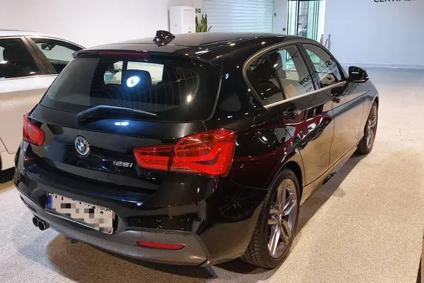 ب ام و، سری 1 هاچ بک