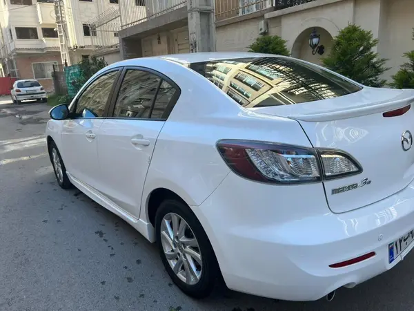 مزدا، 3 نیو صندوق دار