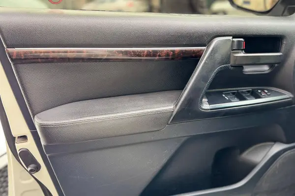 تویوتا، لندکروز چهار در