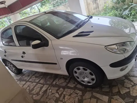 پژو، 206