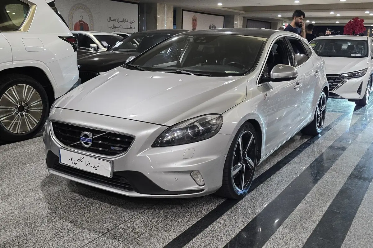 ولوو،  V40
