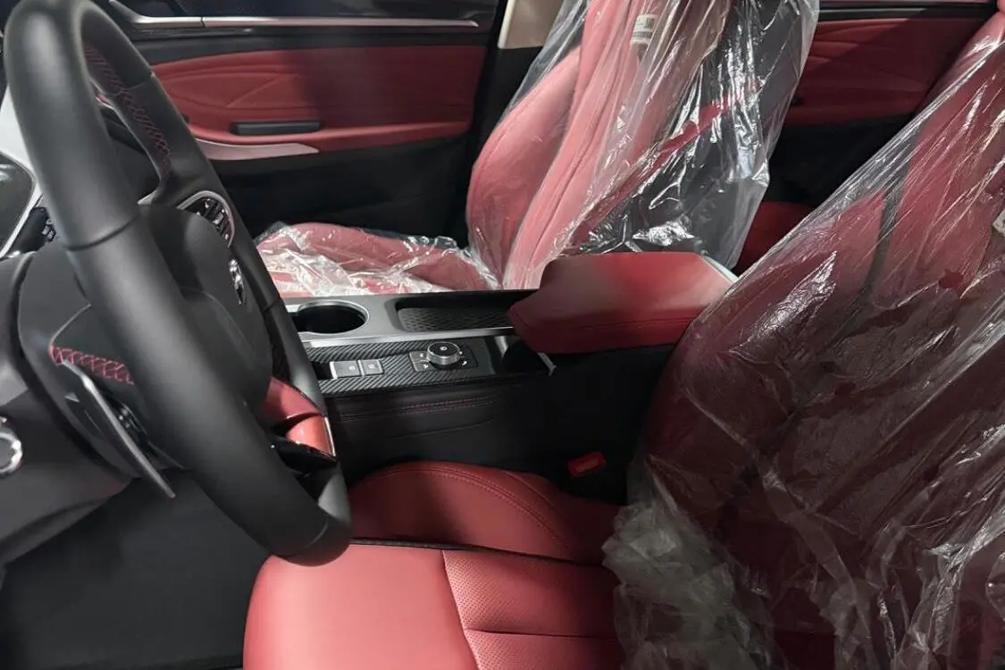 فونیکس،  آریزو 6 جی تی (Z6 GT)