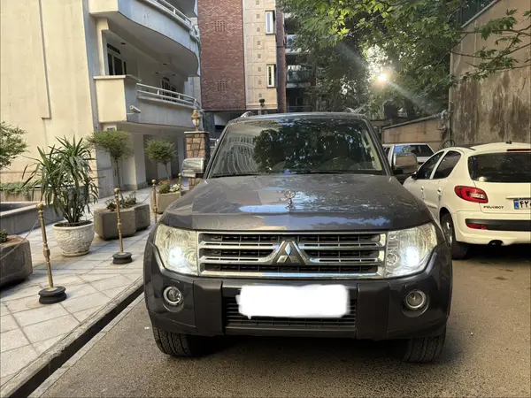 میتسوبیشی  پاجرو چهار در