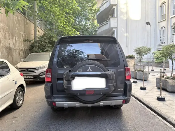 میتسوبیشی  پاجرو چهار در