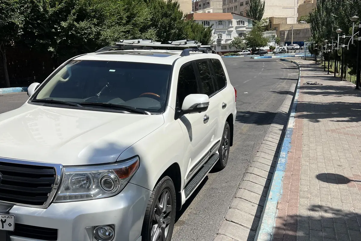 تویوتا،  لندکروز چهار در