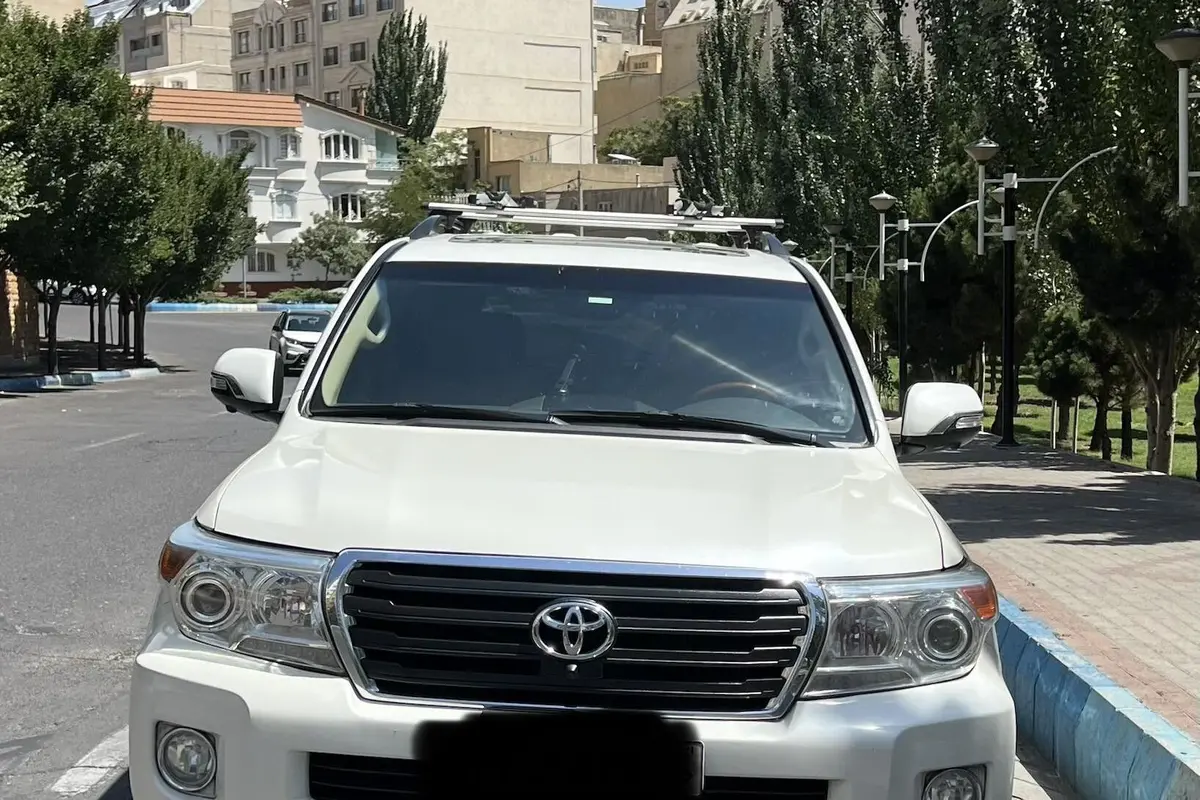 تویوتا،  لندکروز چهار در