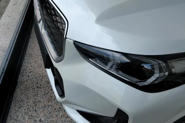 ب ام و  iX1