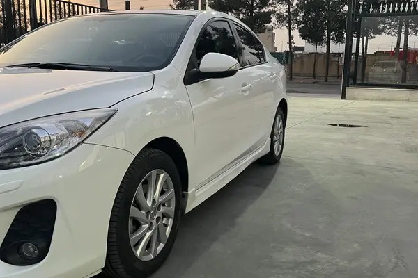 مزدا، 3 نیو صندوق دار