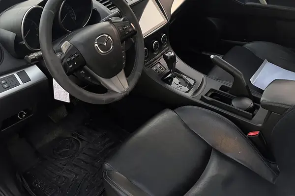 مزدا، 3 نیو صندوق دار