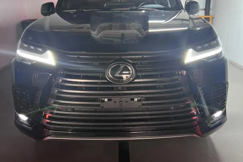 لکسوس،  LX