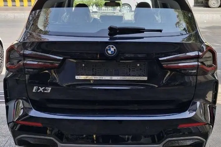 ب ام و،  iX3