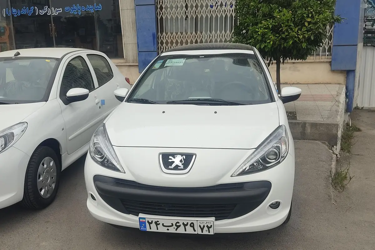 پژو،  207