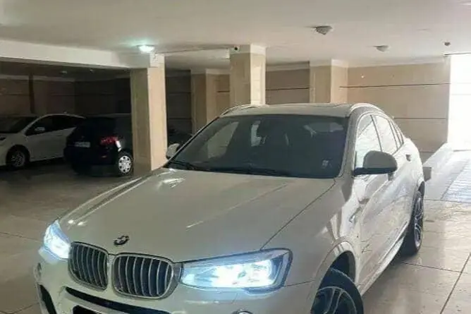 ب ام و،  X4