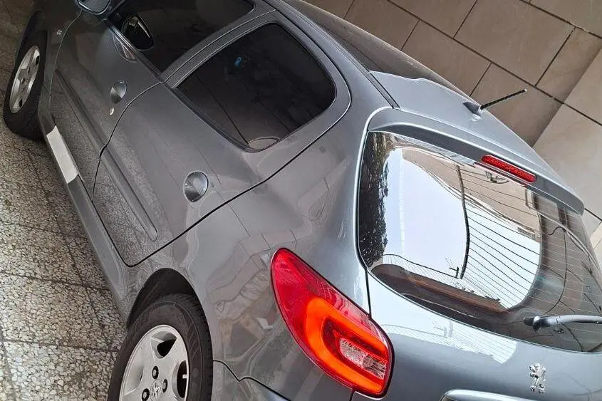 پژو،  207