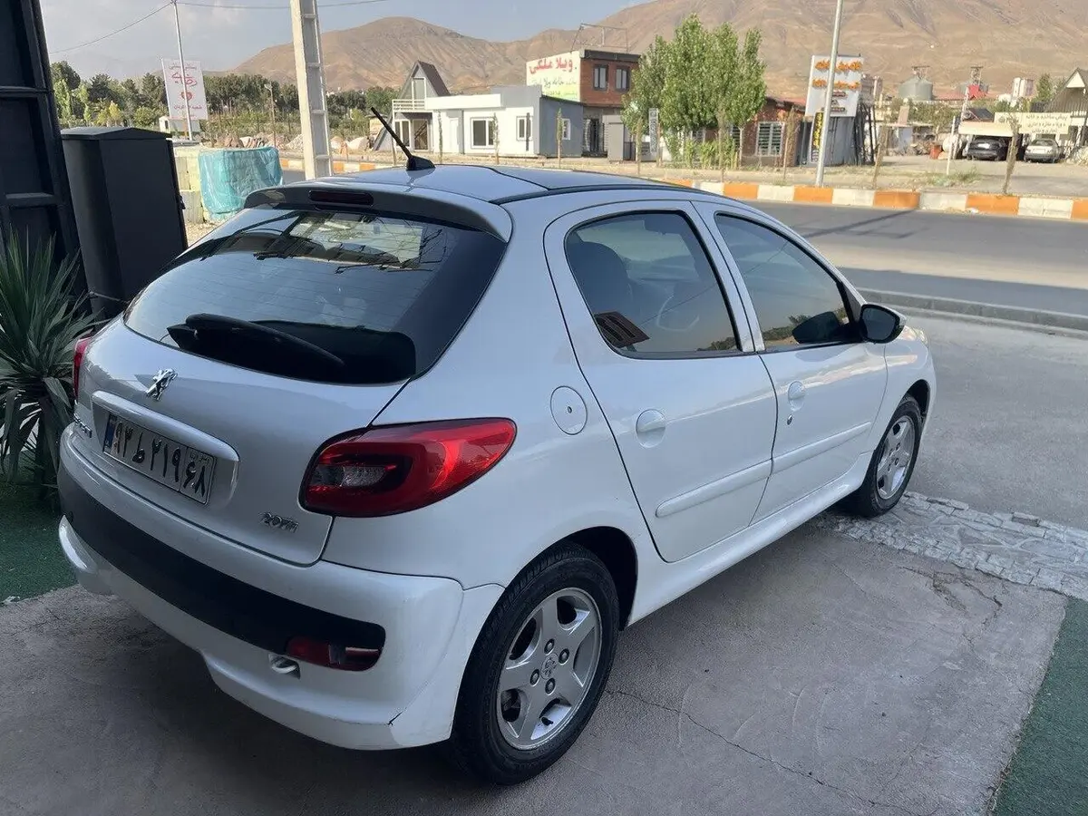 پژو،  207