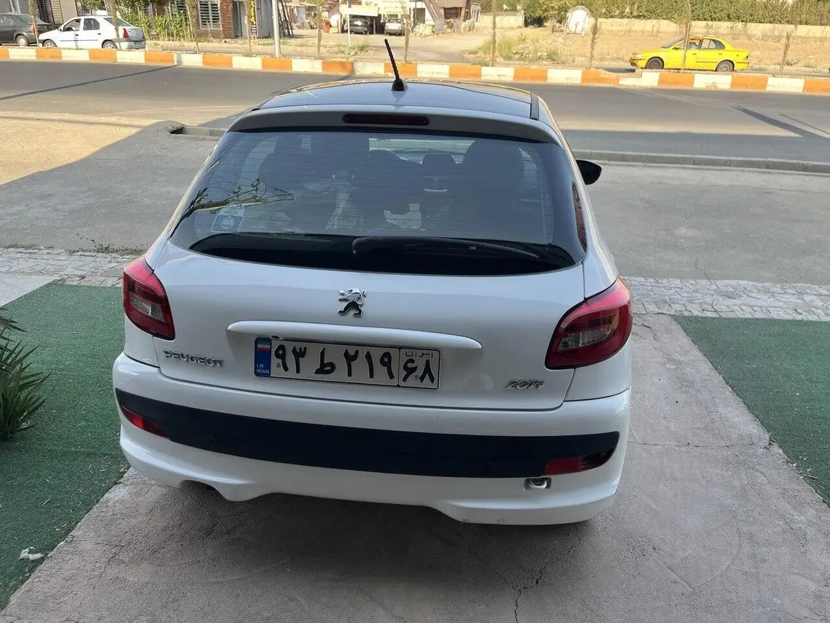 پژو،  207