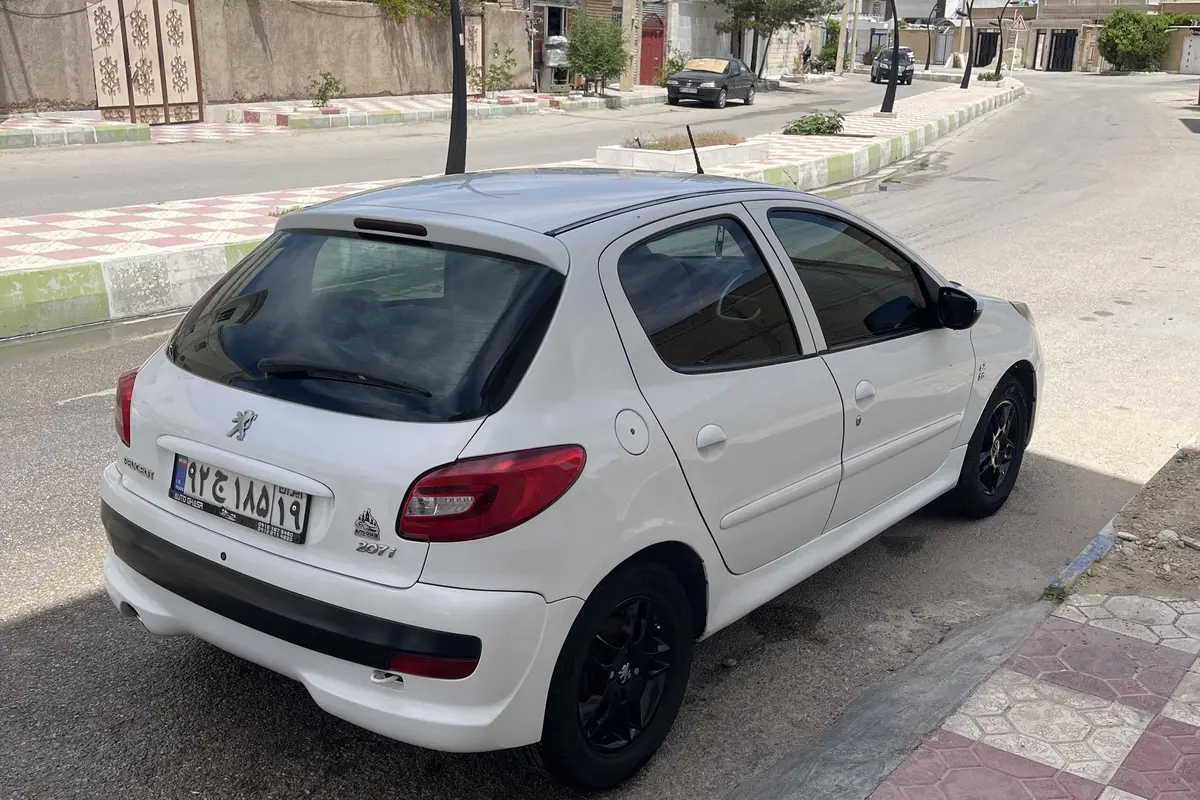 پژو،  207