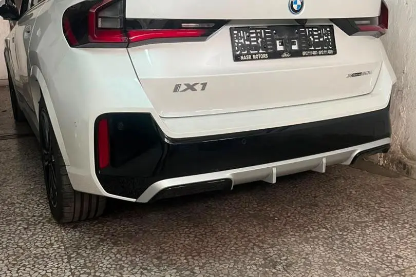 ب ام و  iX1