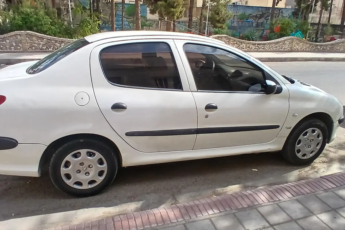 پژو،  206