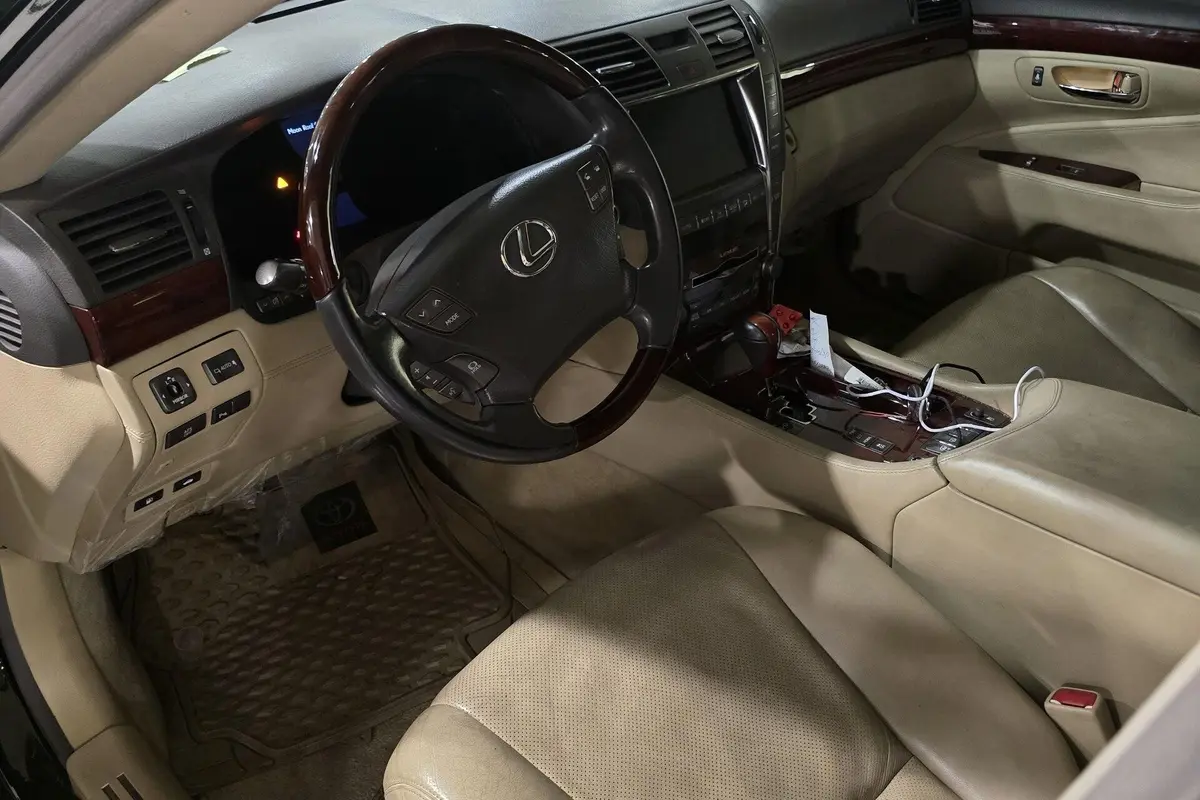 لکسوس،  LS