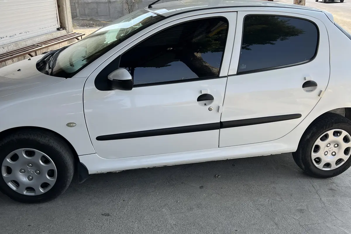 پژو،  206