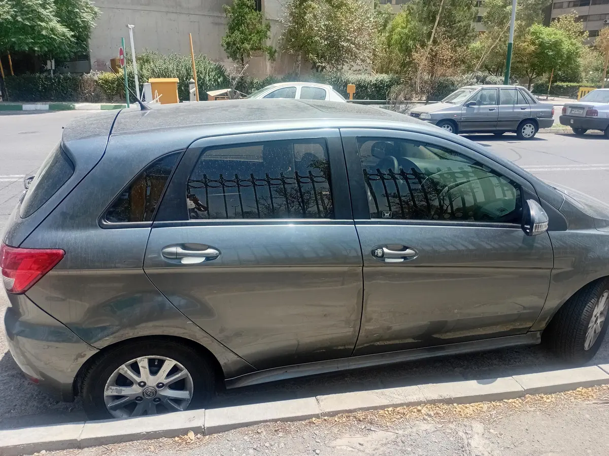 بایک،  سابرینا هاچ بک (مونتاژ)