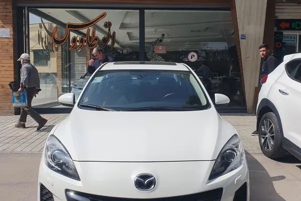 مزدا، 3 نیو صندوق دار