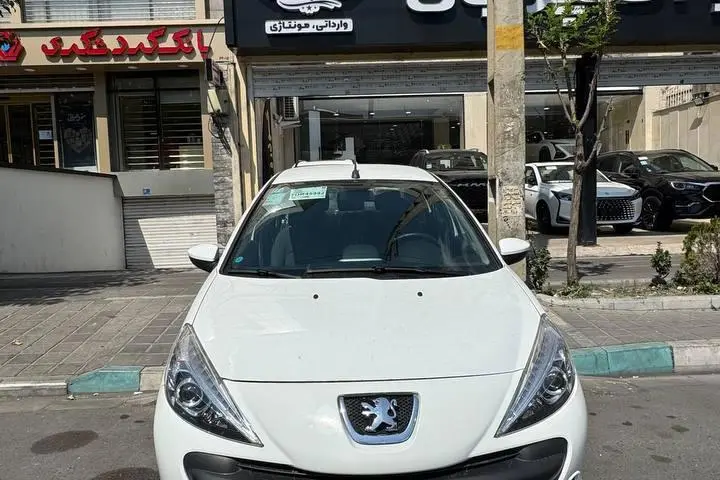 پژو،  207