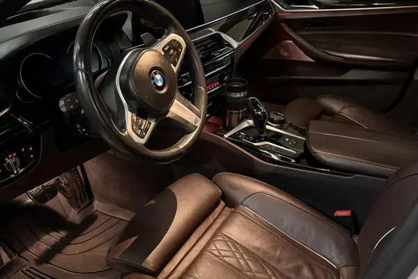 ب ام و، سری 5 سدان