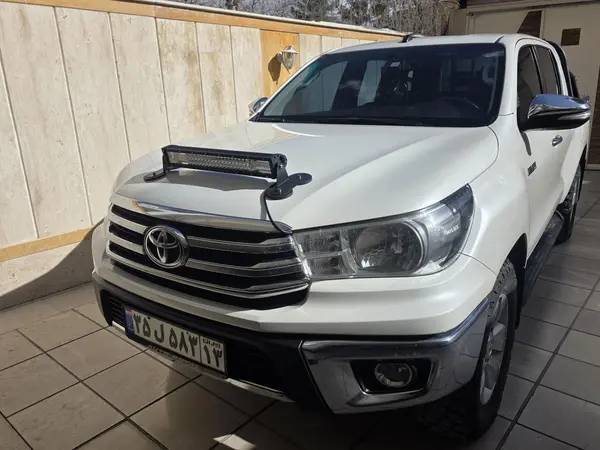 تویوتا، هایلوکس دو کابین