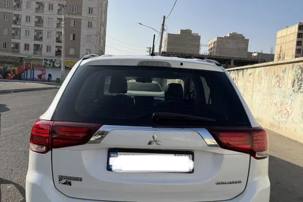 میتسوبیشی، اوتلندر