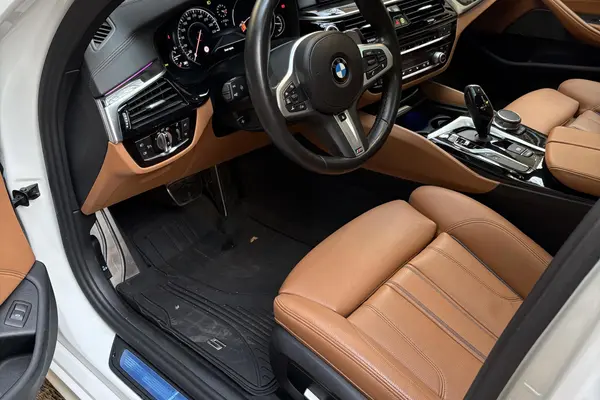 ب ام و، سری 5 سدان