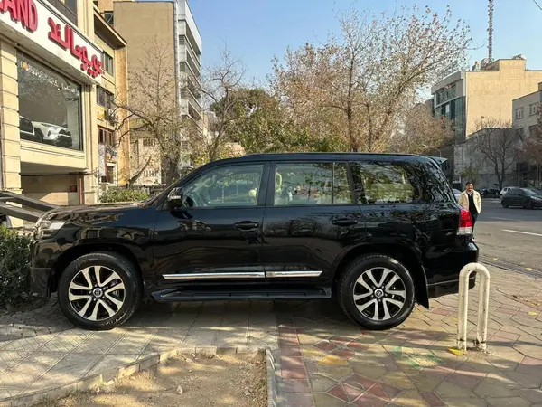 تویوتا، لندکروز چهار در