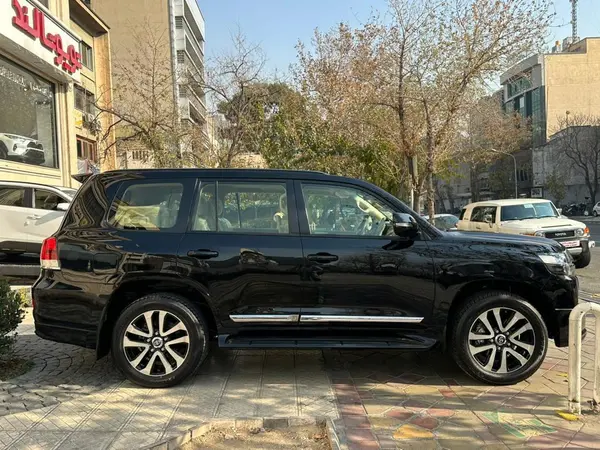 تویوتا، لندکروز چهار در