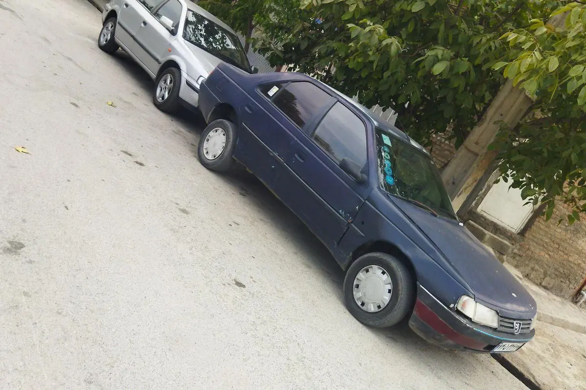 پژو،  405