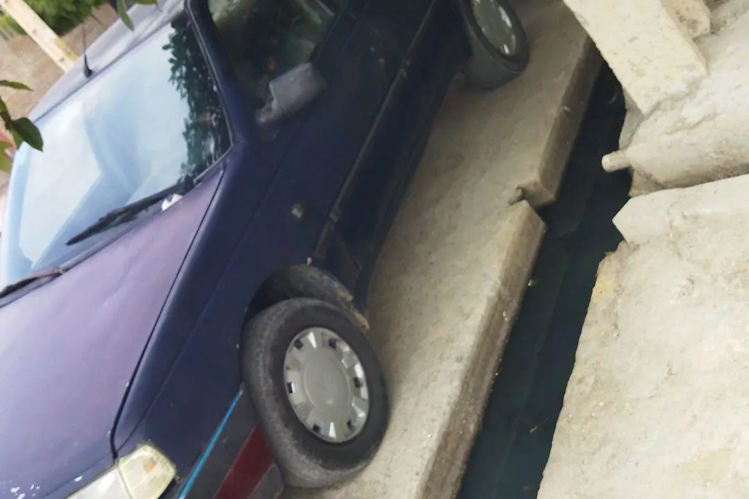 پژو،  405