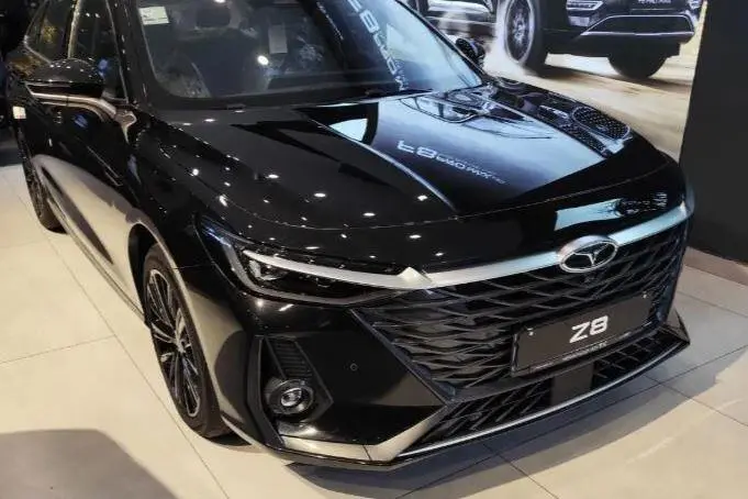 فونیکس  آریزو 8 (Z8)