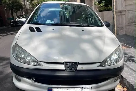پژو، 206