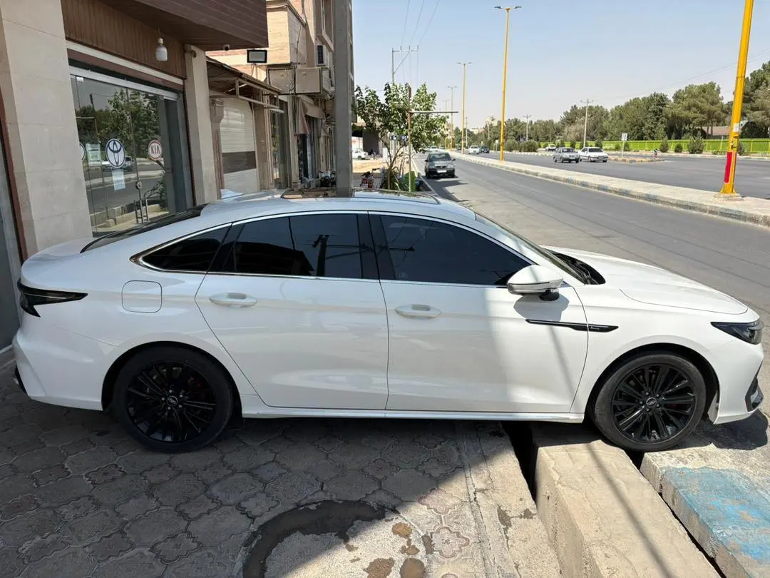 فونیکس،  آریزو 8 (Z8)