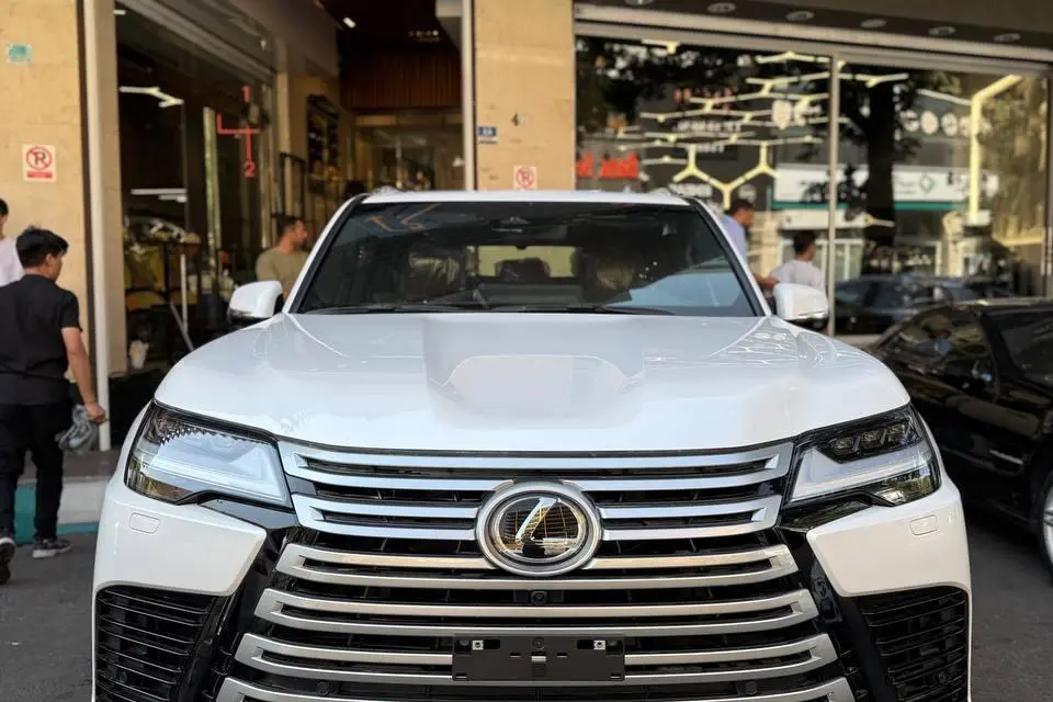 لکسوس،  LX