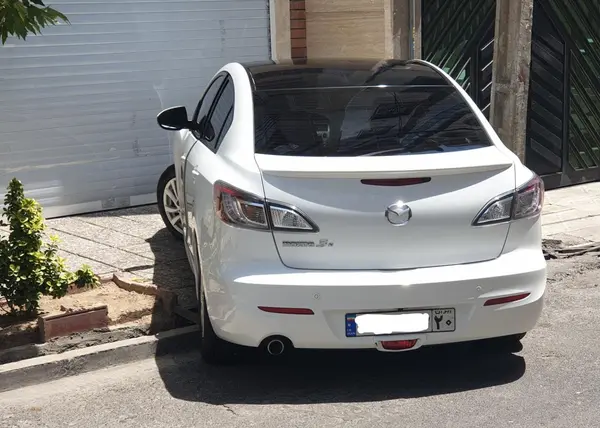 مزدا، 3 نیو صندوق دار