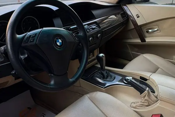 ب ام و، سری 5 سدان