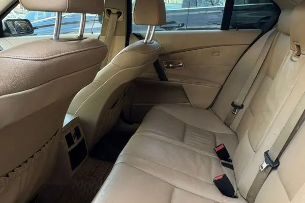 ب ام و، سری 5 سدان