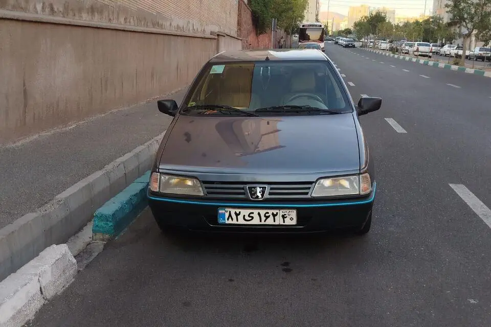پژو،  405
