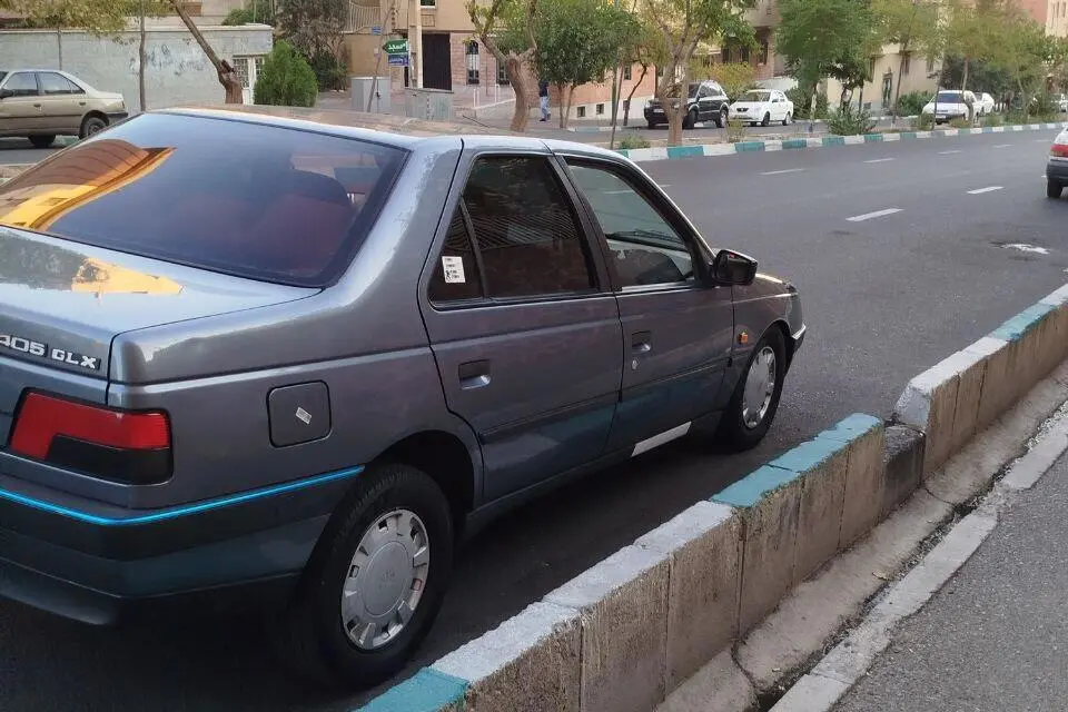 پژو،  405