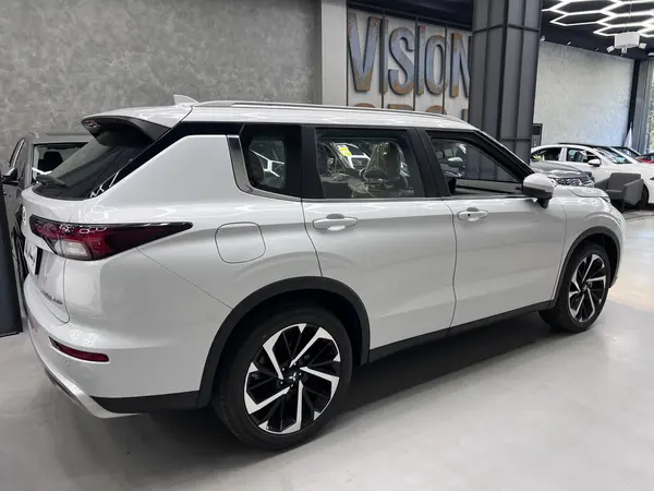 میتسوبیشی، اوتلندر